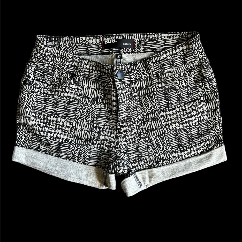 BDG Shortie Print Black Cream Cuffed Shorts Size 27